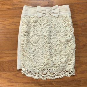 Laxer cut cream pencil skirt